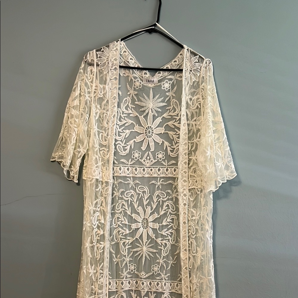 Elegant Cream Lace Vest